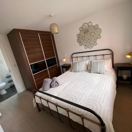 The Belfry 3 Bedrooms 2 Bathrooms Contractors & Family Higham Ferrers Esterno foto