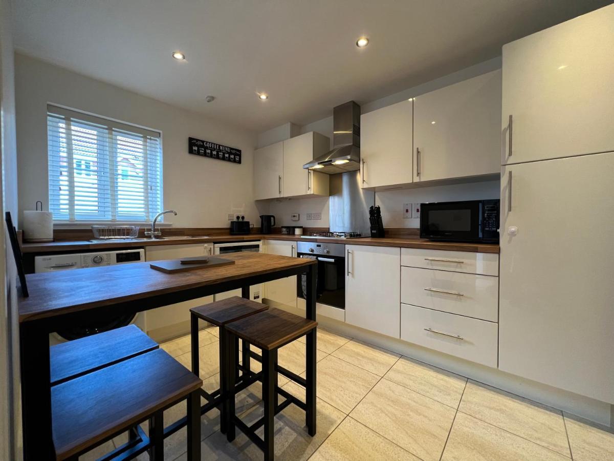 The Belfry 3 Bedrooms 2 Bathrooms Contractors & Family Higham Ferrers Esterno foto