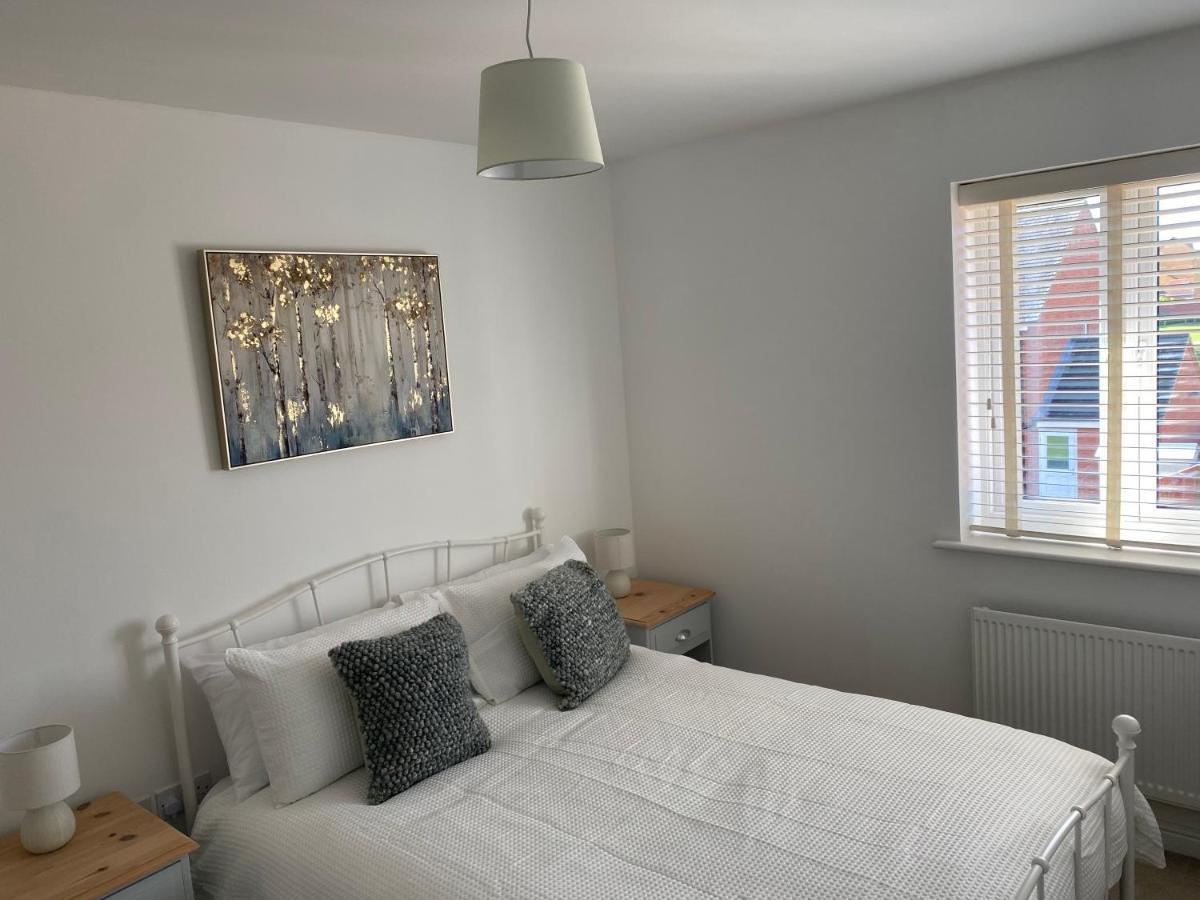 The Belfry 3 Bedrooms 2 Bathrooms Contractors & Family Higham Ferrers Esterno foto
