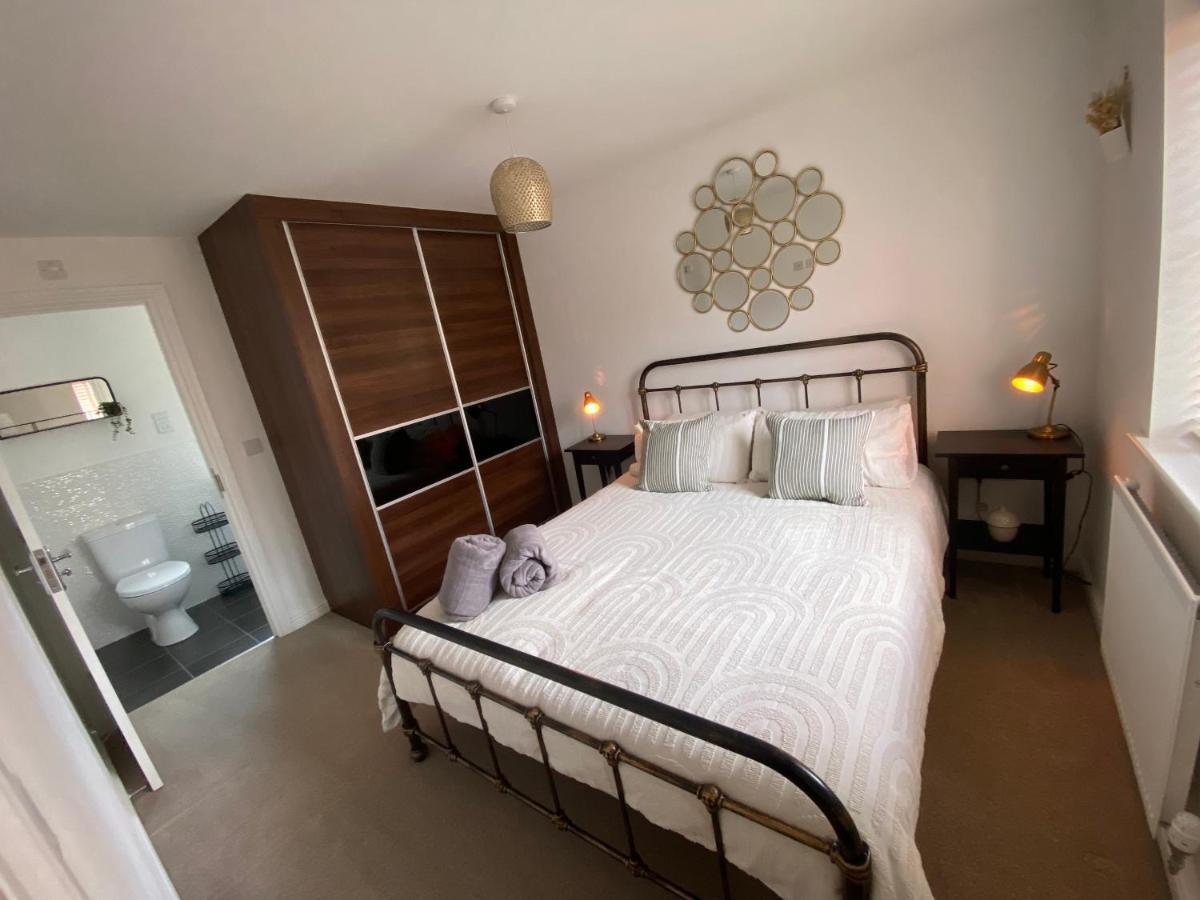 The Belfry 3 Bedrooms 2 Bathrooms Contractors & Family Higham Ferrers Esterno foto